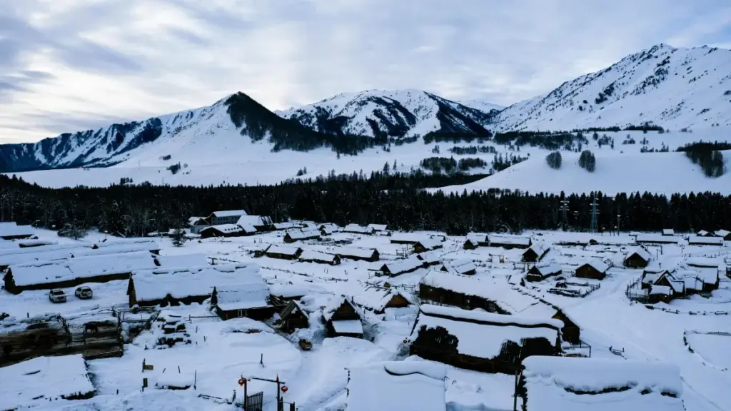 "Amateka ya kuti uwa kwa Thailand brands pa Discord ukubombesha unboxing na testimonial clips — amatontonkanyo, ma tips, na ma risks."